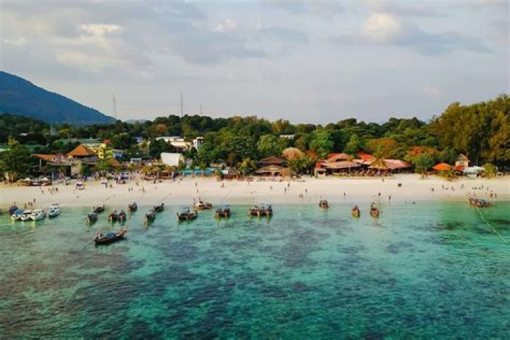 Can a UK citizen retire to Thailand?