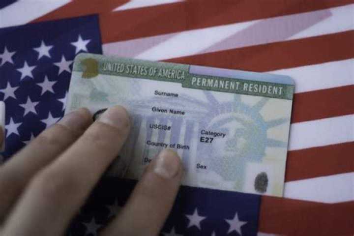 Can I be unemployed while on green card?
